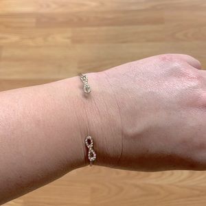 Delicate bow bracelet